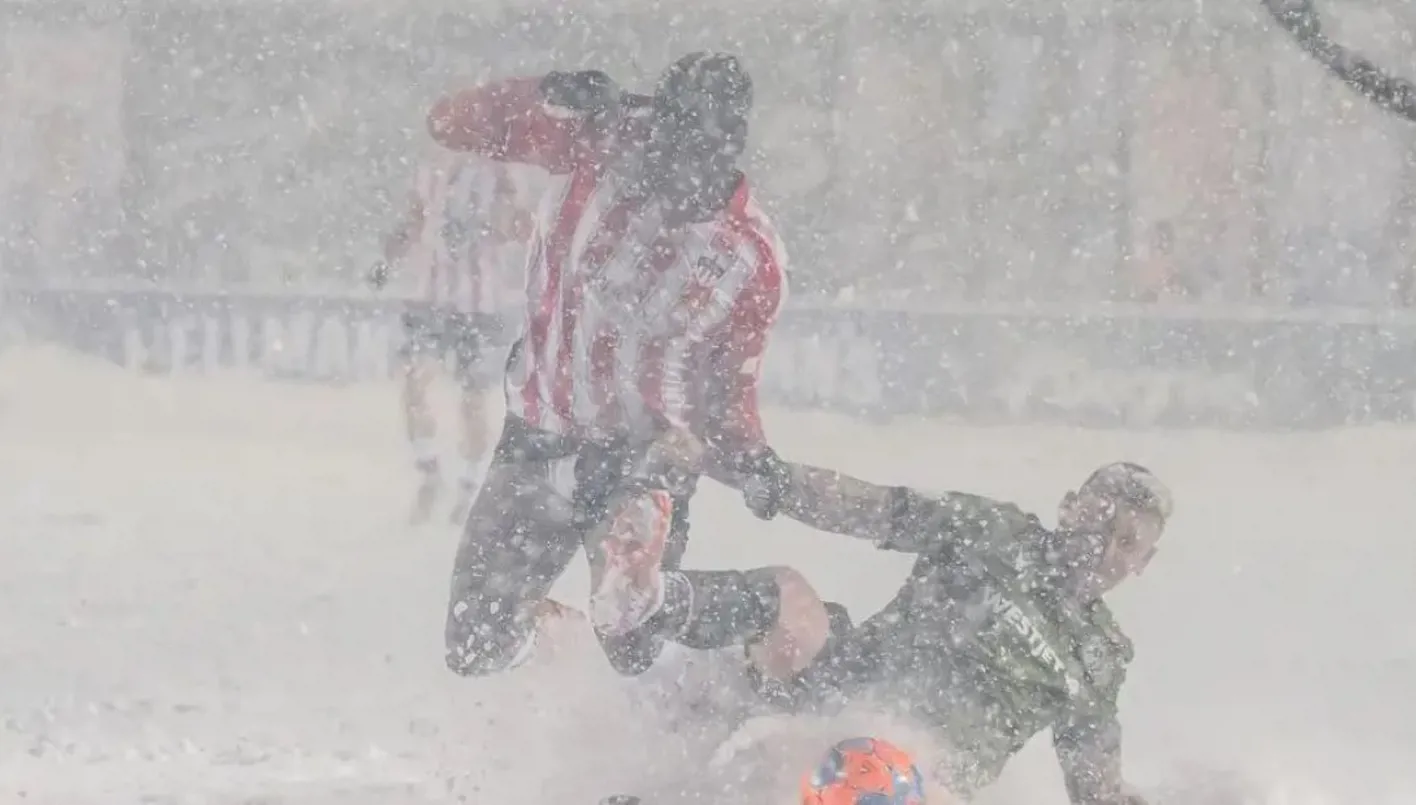 بالفيديو والصّور: مباراة نهائيّة بدرجة حرارة 8 تحت الصفر!
