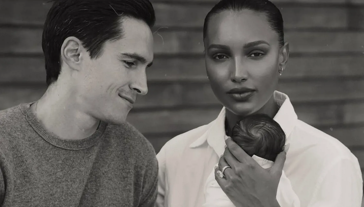 عارضة أزياء فيكتوريا سيكريت جاسمين توكس تعلن ولادة طفلها الثاني بصور عائلية مؤثرة