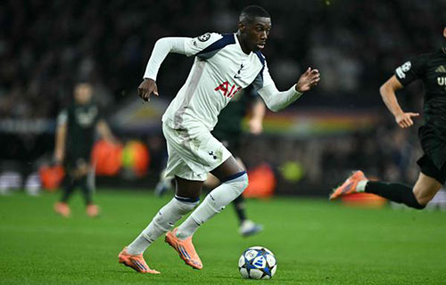 الفرنسي كولو مواني يتجنّب
الخضوع لجراحة بعد إصابته في الفك