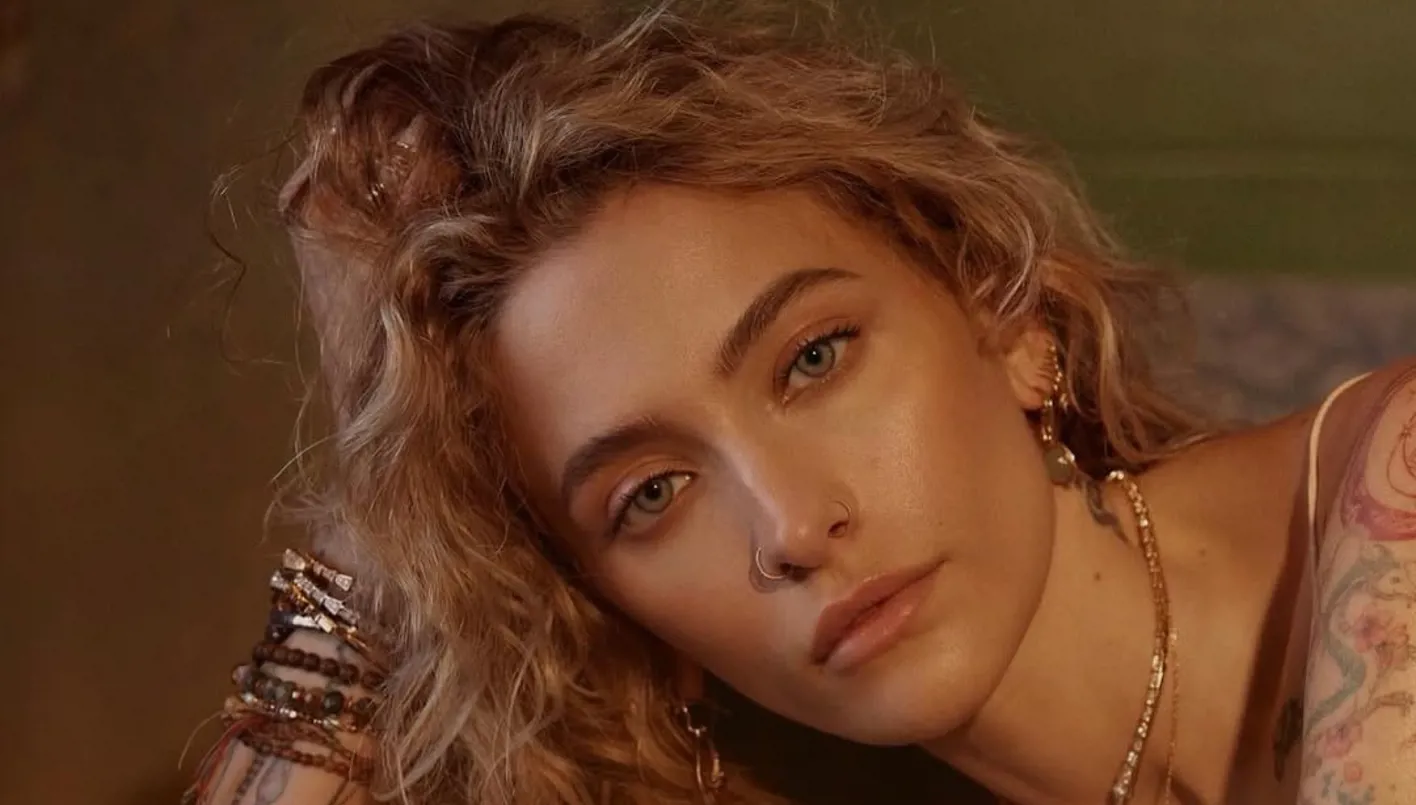 باريس جاكسون تكشف أضرار المخدرات على أنفها بعد سنوات من التعاطي (فيديو)