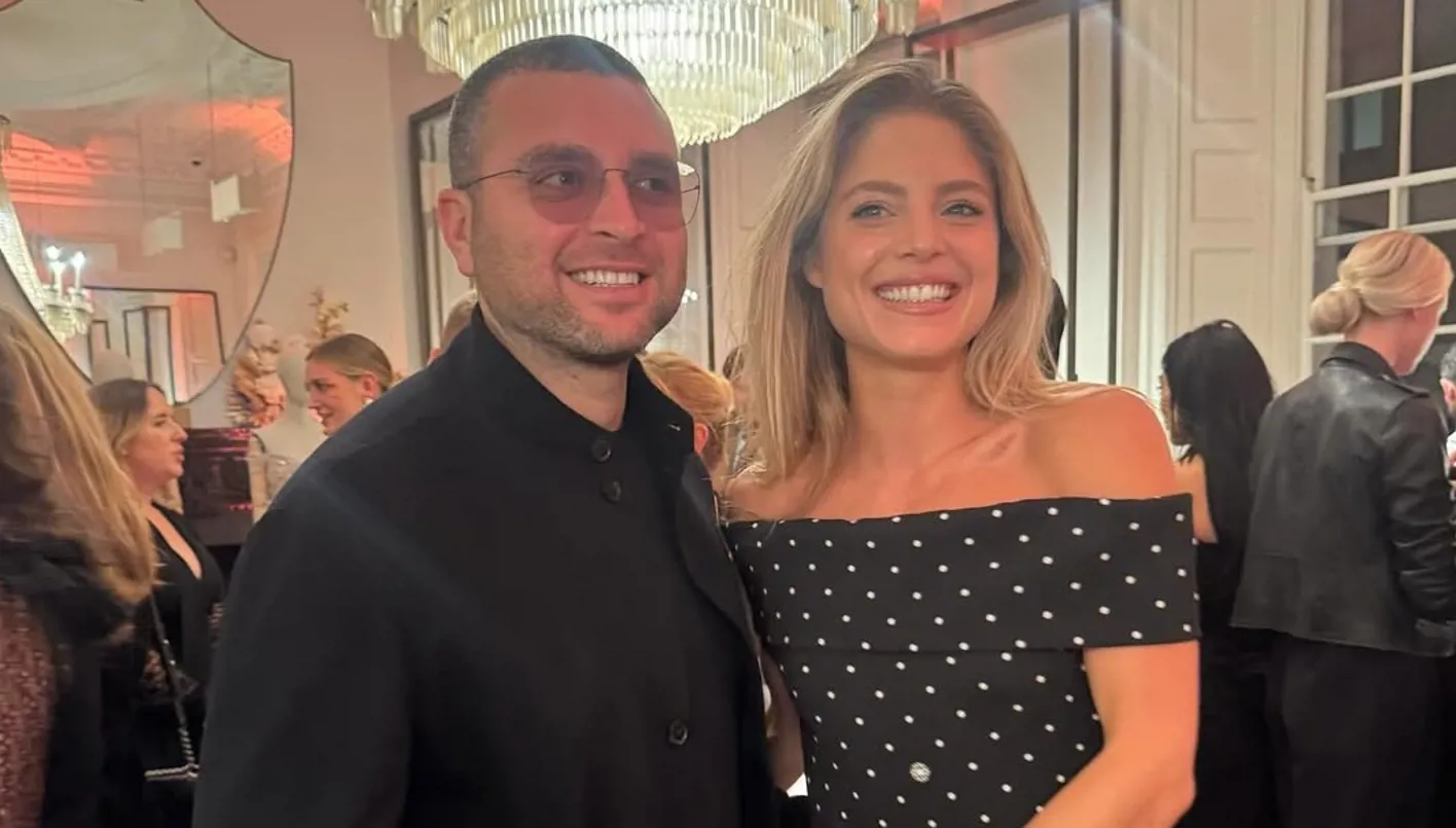 كريستينا صعب تتألق بالأسود من إيلي صعب… جمبسوت وكاب يجسدان الأناقة العصرية (صور)