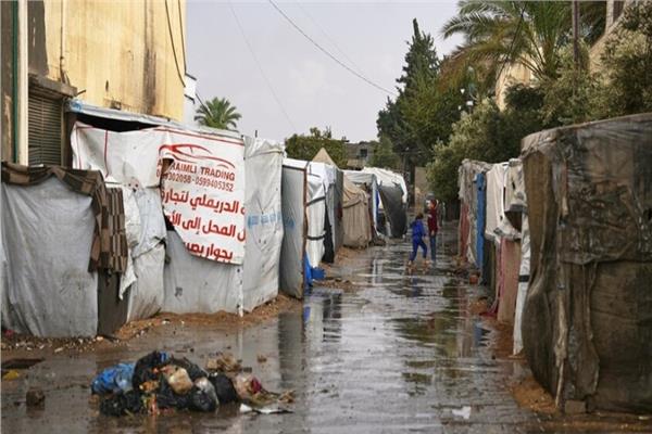 نعمة السماء تتحول إلى نقمة لأهالي غزة.. الأمطار تغرق خيام النازحين
