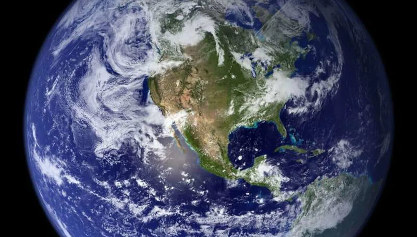 بعد اصطدامهم بحطام فضائي.. روّاد فضاء يعودون إلى الأرض