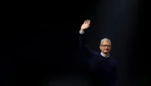 من سيجلس على مقعد القيادة في أبل بعد تيم كوك؟