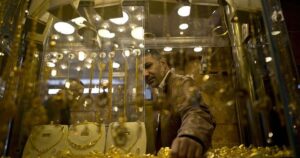 الذهب يخترق حاجز 4500 دولار ويسجل أعلى مستوى في تاريخه