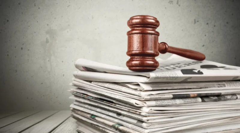 أزمة حقوق النشر تتصاعد… صحافي استقصائي يرفع دعوى ضد كبرى الشّركات
