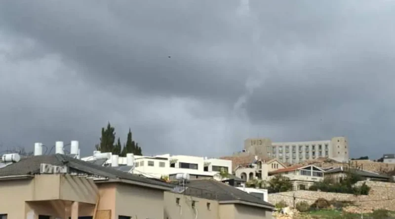 بالفيديو- إطلاق صاروخ اعتراضي في الجليل الأعلى ودويّ صفارات الإنذار… ماذا يجري على الحدود مع لبنان؟