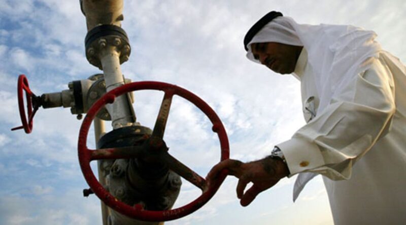 تراجع أسعار النفط يدفع دول الخليج لإعادة النظر في سياسات الاستثمار