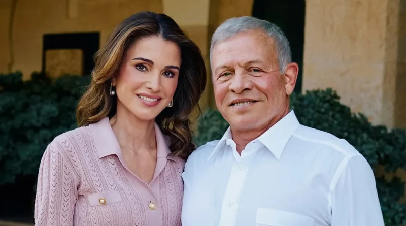 الملكة رانيا تهنئ الملك عبد الله الثاني بعيده الـ64 بإطلالة وردية هادئة (صورة)