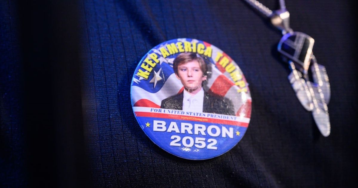 نيوزويك: نجل ترامب الأصغر يطلق شركة برأس مال مليون دولار