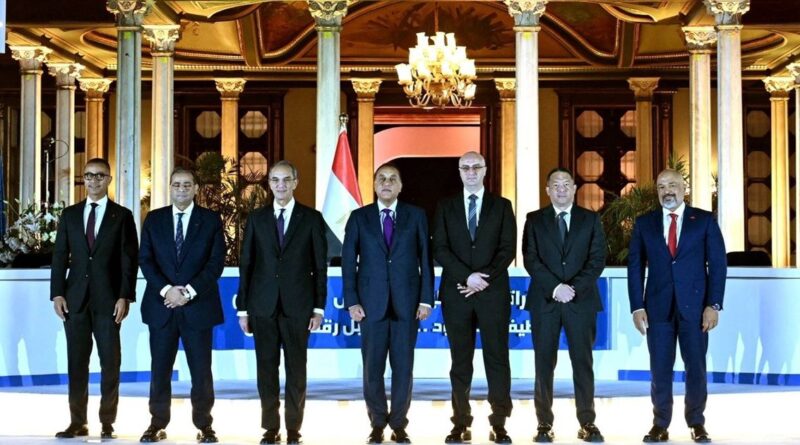 مصر توقع “أكبر” صفقة ترددات مع مشغلي الهاتف المحمول منذ 30 عامًا