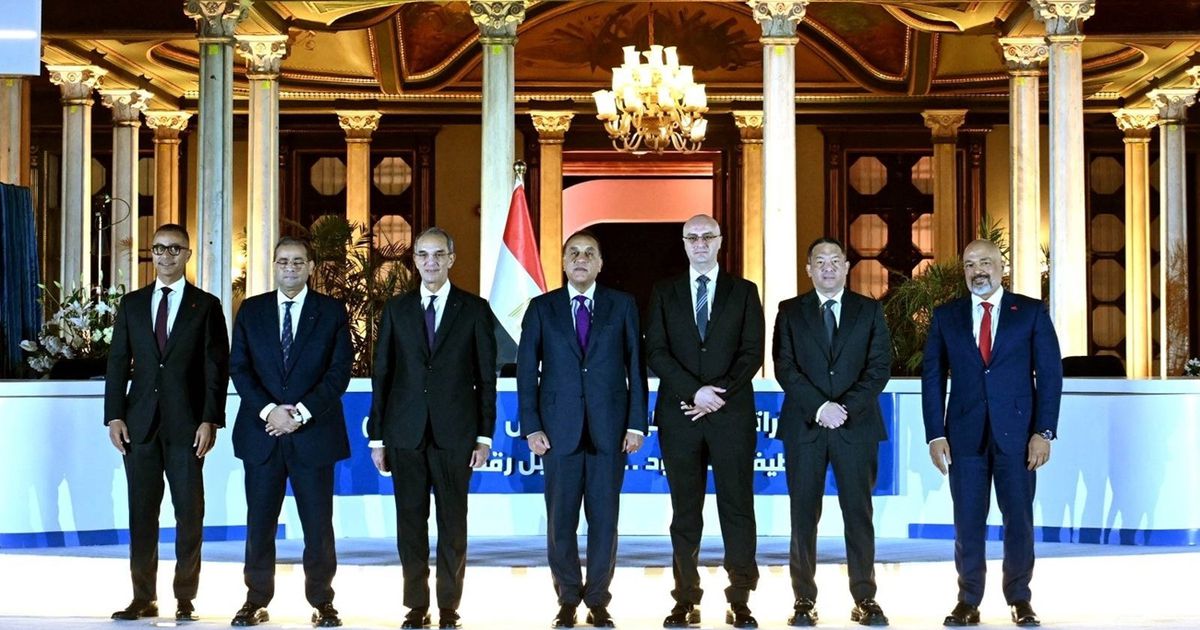 مصر توقع “أكبر” صفقة ترددات مع مشغلي الهاتف المحمول منذ 30 عامًا