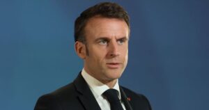 ماكرون يدعو لتطوير نظام اقتراض أوروبي مشترك بسبب هيمنة الدولار