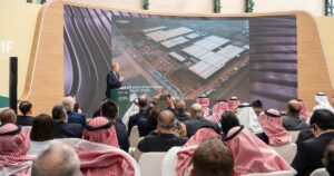 بأحجام وفئات مختلفة.. السعودية تعلن موعد إنتاج أولى سياراتها الكهربائية (شاهد)