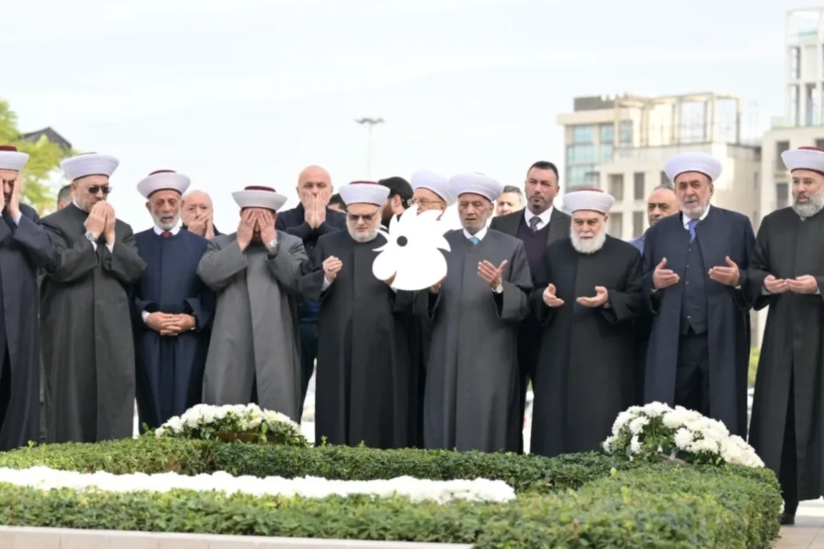 بالصور- بيروت تستعدّ لإحياء ذكرى الرئيس الشهيد رفيق الحريري… دريان: سنبقى أوفياء لنهجك ورسالتك
                         , “المستقبل” في انتخابات 2026: زلزال سياسي يعيد رسم الخريطة السنية والدوائر المختلطة