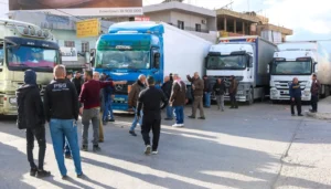 اتفاق لبناني- سوري لحلّ أزمة عبور الشاحنات… ماذا يشمل؟