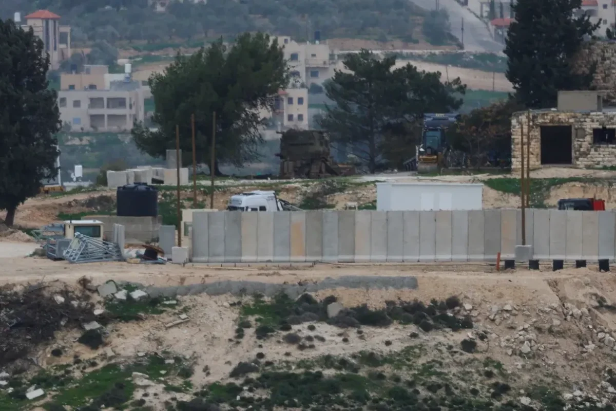 5 عند الخامسة: تحذير إيراني لترامب قبيل مفاوضات جنيف… وإسرائيل تُقرّ “تسجيل الأراضي” بالضفة