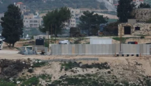 5 عند الخامسة: تحذير إيراني لترامب قبيل مفاوضات جنيف… وإسرائيل تُقرّ “تسجيل الأراضي” بالضفة