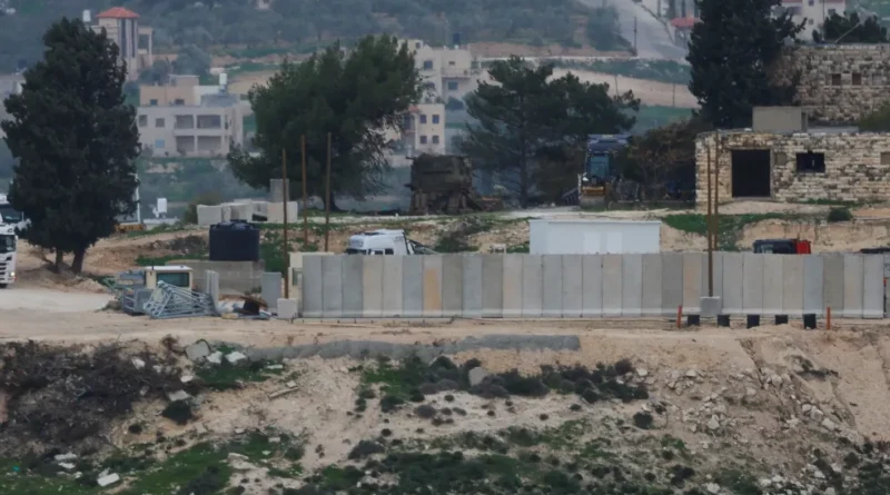 5 عند الخامسة: تحذير إيراني لترامب قبيل مفاوضات جنيف… وإسرائيل تُقرّ “تسجيل الأراضي” بالضفة