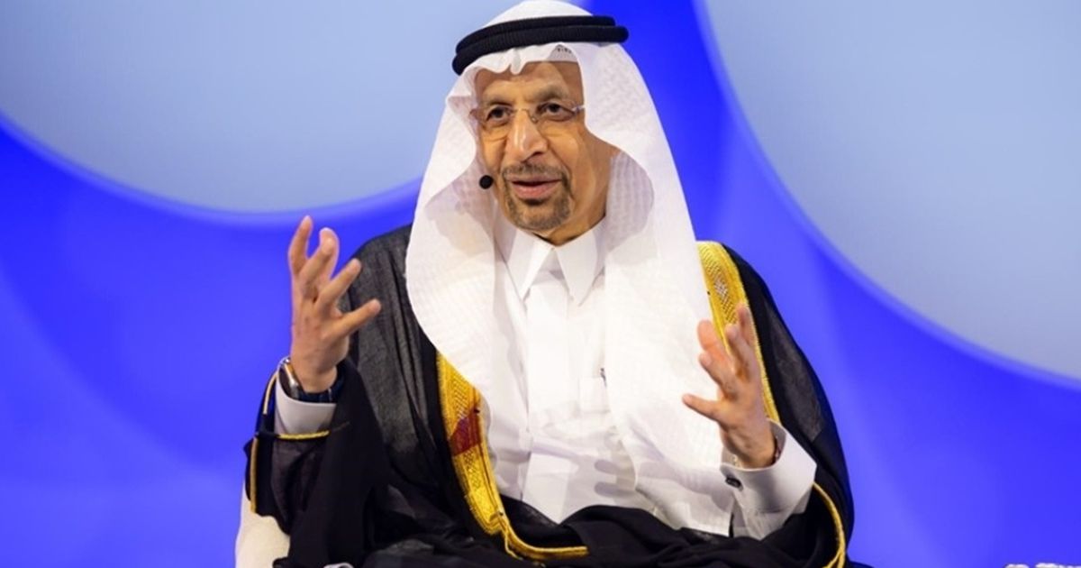 أكاديمي إماراتي يربط إقالة الفالح بتعثر مشاريع سعودية غير مقنعة ويثير جدلا