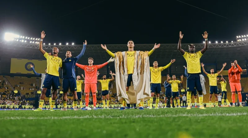 كم يبلغ سعر “البشت” السعودي الذي ارتداه كريستيانو رونالدو؟ (فيديو وصور)