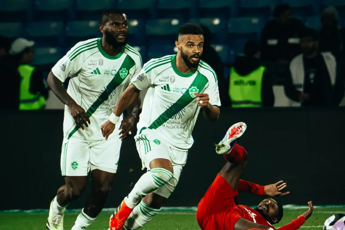 الأهلي يخطف صدارة الدوري السعودي بعد فوز مثير على ضمك (فيديو)