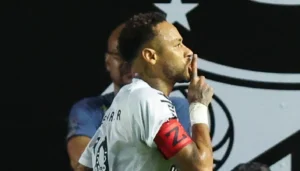 “أحمق” وهدفان وشجار… نيمار يسجّل ويحصل على بطاقة صفراء ويعلّق (فيديو)