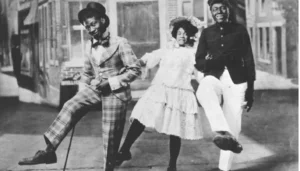 من طلاء الفلين إلى التزييف: رحلة “الوجه الأسود” من المسرح إلى عصر ترامب