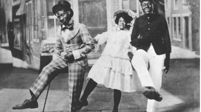 من طلاء الفلين إلى التزييف: رحلة “الوجه الأسود” من المسرح إلى عصر ترامب