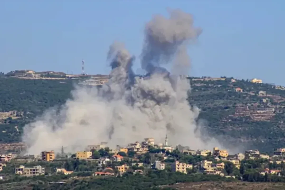 لبنان يحبس أنفاس الحرب على إيران… الجيش الإسرائيلي: نستعد لاحتمال انضمام “حزب الله” إلى القتال
                         , “زئير الأسد” تشعل المنطقة… هجوم أميركي – إسرائيلي واسع على إيران وإغلاق للأجواء واعتراضات في الخليج