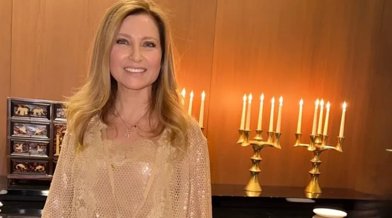 كلودين صعب بإطلالة شبكية مرصّعة بالترتر من إيلي صعب احتفالاً بعيد ميلادها (صور)