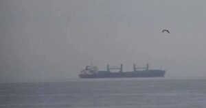 ظل الحرب يضيق المرور عبر “هرمز”.. والهجمات تثير مخاوف مصدري النفط