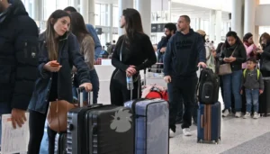 هل سيُغلق مطار بيروت بعد التهديد الإسرائيلي الواسع للضاحية الجنوبية؟