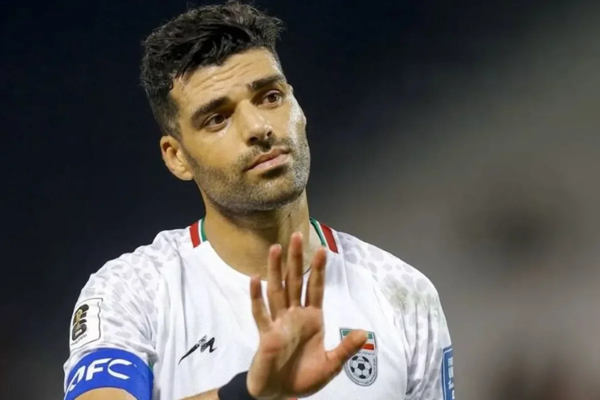 “حمل سلاح” ودموع وقلق على عائلاتهم… أبرز مواقف الرياضيين الإيرانيين عن الحرب (فيديو)