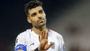 “حمل سلاح” ودموع وقلق على عائلاتهم… أبرز مواقف الرياضيين الإيرانيين عن الحرب (فيديو)