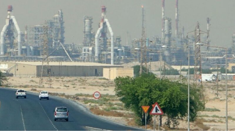 الكويت تعلن خفضا احترازيا لإنتاج النفط بسبب الحرب على إيران