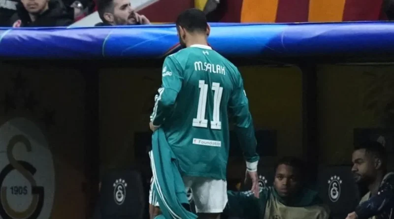 بلا تهديد… “اختفاء” محمد صلاح خلال مباراة ليفربول ضد غلطة سراي (فيديو)