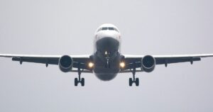 ارتفاع النفط يربك الطيران العالمي.. شركات كبرى ترفع أسعار الرحلات