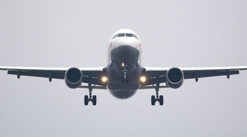 ارتفاع النفط يربك الطيران العالمي.. شركات كبرى ترفع أسعار الرحلات