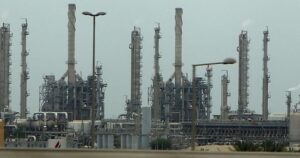 تحذيرات من أكبر اضطراب في تاريخ سوق النفط العالمي بسبب الحرب على إيران