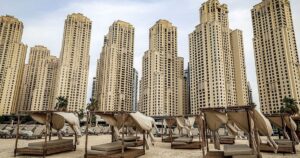 أسوشييتد برس: الحرب ضربت السياحة في دبي.. الشواطئ والأسواق فارغة