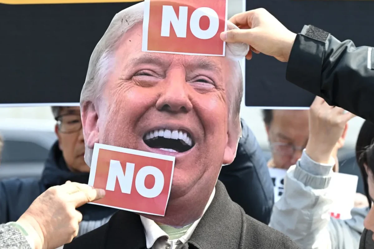 ترامب وحيداً في مواجهة قرارات صعبة بعد تردّد الحلفاء في انتشاله من مضيق هرمز