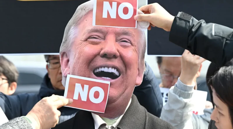 ترامب وحيداً في مواجهة قرارات صعبة بعد تردّد الحلفاء في انتشاله من مضيق هرمز