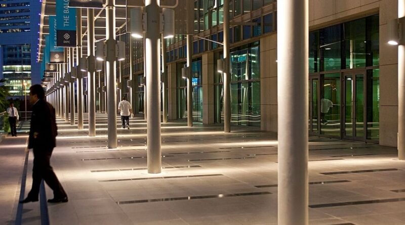 ستاندرد آند بورز: الحرب تهدد بخروج 307 مليارات دولار من البنوك الخليجية