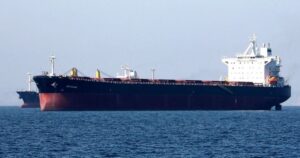 الولايات المتحدة قد ترفع العقوبات عن النفط الإيراني الموجود بالبحر