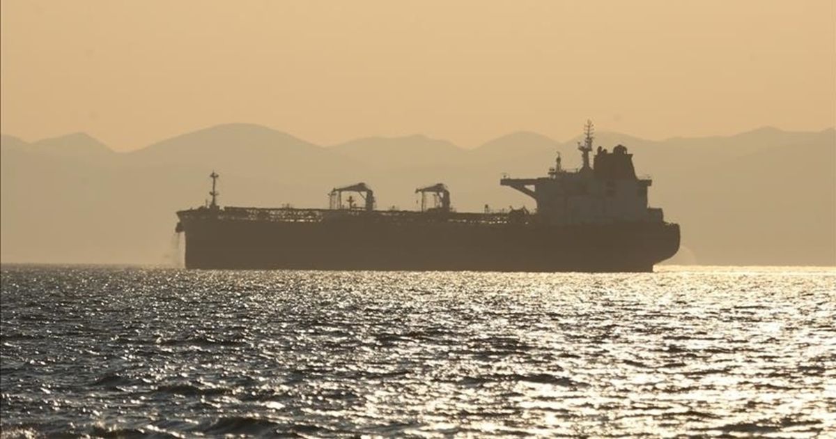 رخصة أمريكية جديدة تتيح بيع النفط الروسي المحمول بحرًا لكبح ارتفاع الأسعار