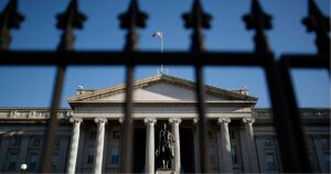 الخزانة الأمريكية تخفف عقوبات على إيران متعلقة بالنفط