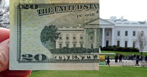 الدولار الأمريكي يتعافى من خسائر كبيرة أمام عملات رئيسية