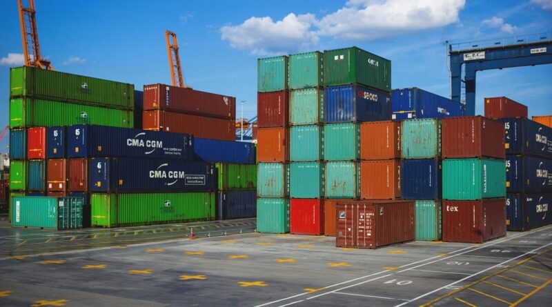 رغم شلل الملاحة في الخليج.. شركات الشحن تعتمد ممرات برية لتأمين الغذاء والدواء