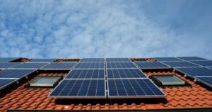 من هم الرابحون والخاسرون اقتصاديًا في الحرب ضد إيران؟